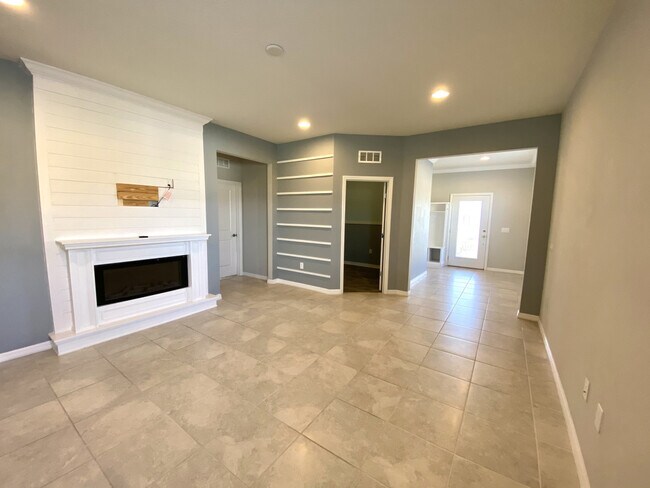 Foto del edificio - 8650 Rindge Rd