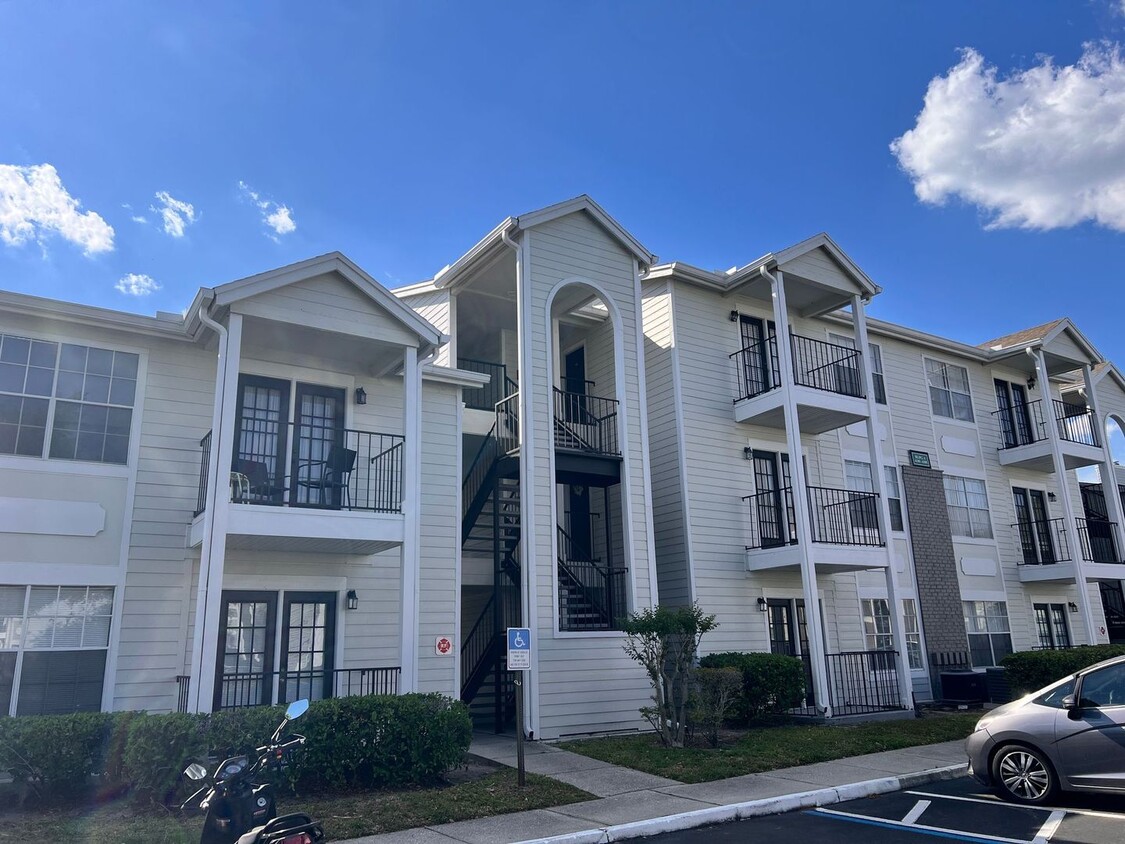 Primary Photo - 2550 N Alafaya Trail
