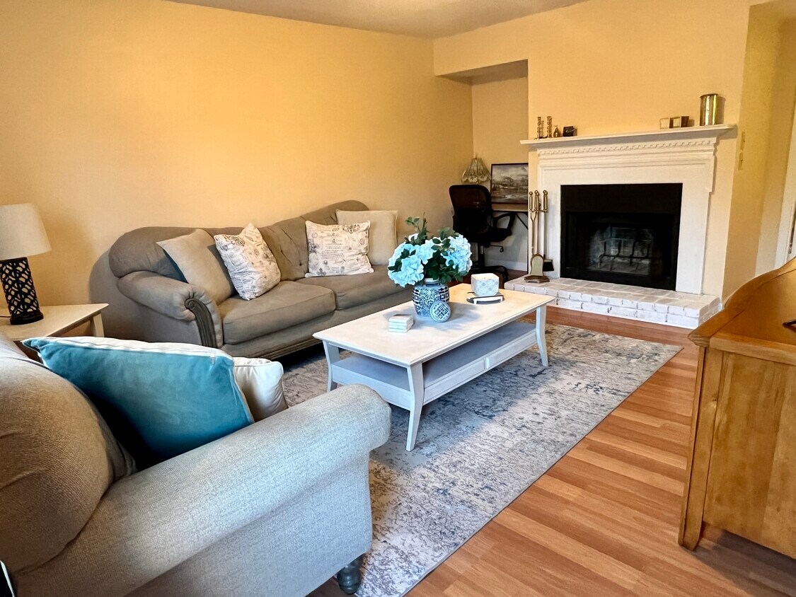 Primary Photo - 314 Woodlark Ct