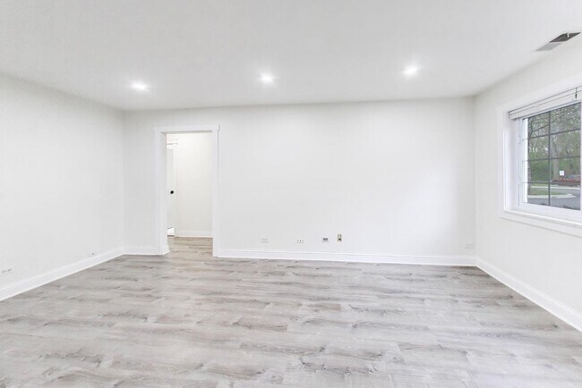 Foto del edificio - 6882 W Touhy Ave