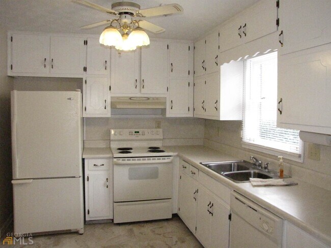 Foto del edificio - 445 Williamsburg Way