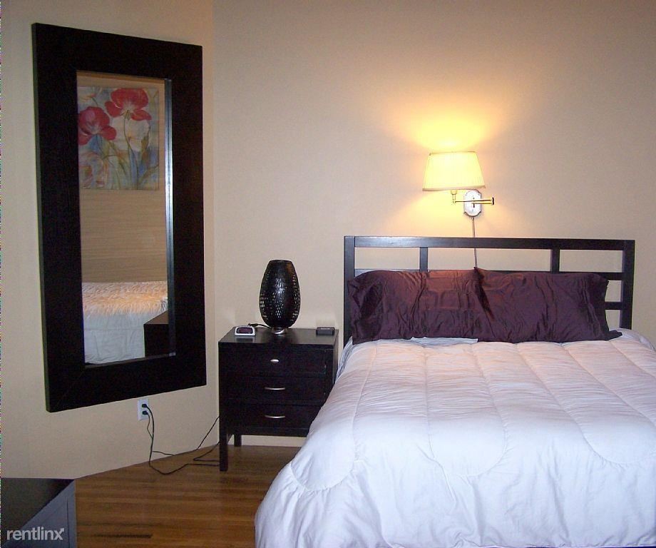 Foto del edificio - 1 br, 1 bath - 820 E 7th St