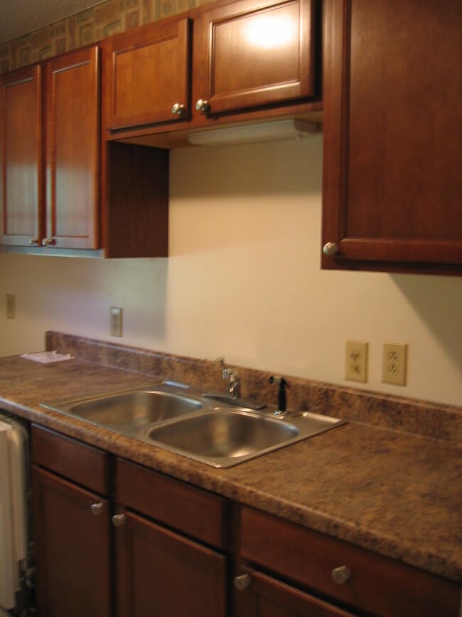 Building Photo - 2576 Oak Hill Dr