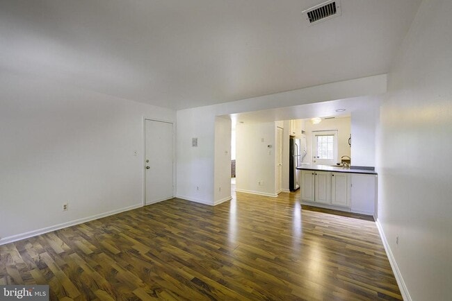 Building Photo - 1403 E Abingdon Dr