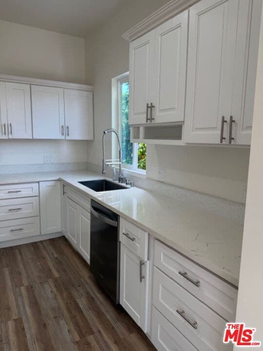 Foto del edificio - 11018 Herrick Ave