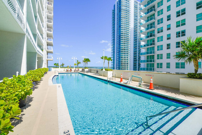 Foto del edificio - 1200 Brickell Bay Dr