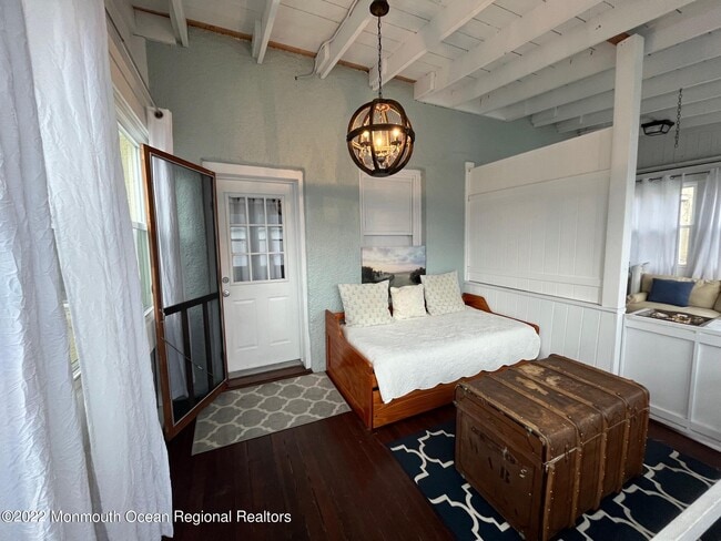 Building Photo - 216 Main St