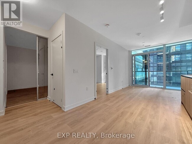 Photo du bâtiment - 117-117 Broadway Ave