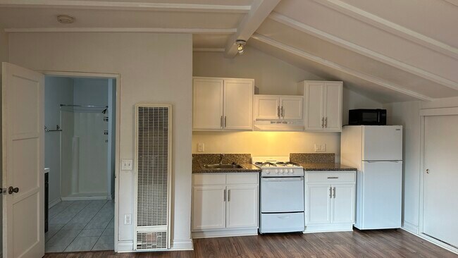 Cocina completa. - 15416 Wyandotte St