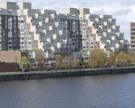 Building Photo - 75-83-83 Cambridge Pkwy