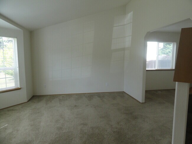 Building Photo - Gorgeous 4 bedroom 2 Story In the Gated Community of "Falcon Creek"!!