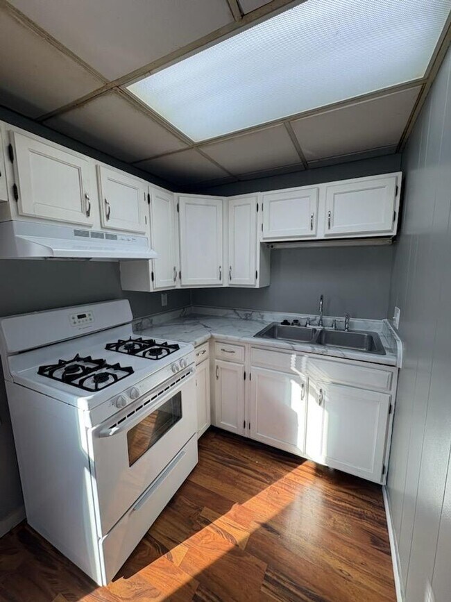 Foto del edificio - 912 N Madison St