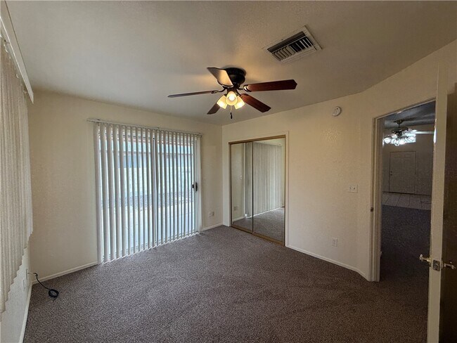 Foto del edificio - 3932 Lindsey Ave