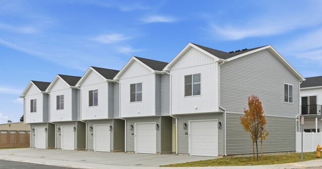 Building Photo - Equinox on Lincoln