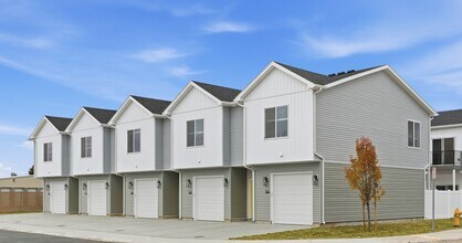 Building Photo - Equinox on Lincoln