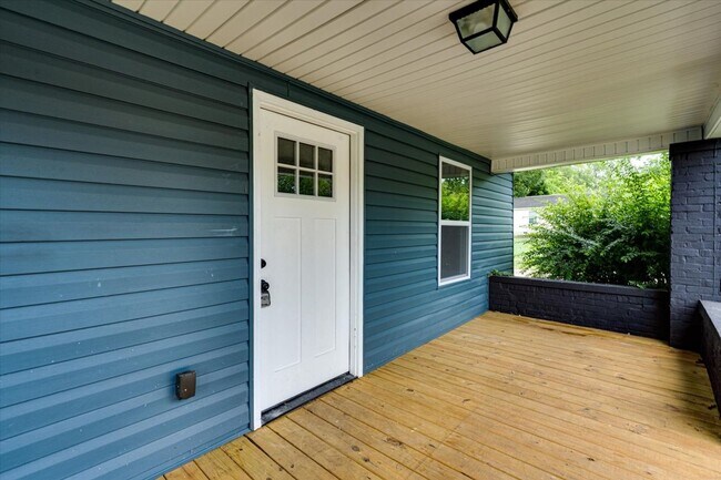 Foto del edificio - Spacious 4-Bedroom Home in Quiet Neighborh...