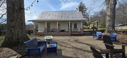 Building Photo - 812 Bessie Ln