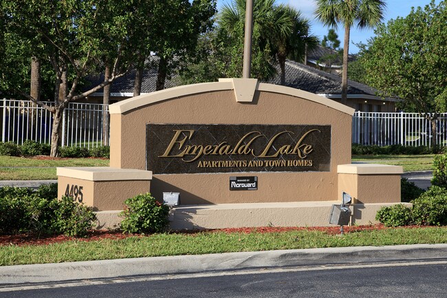Emerald Lake Apartments Palm Springs Fl Apartments Com