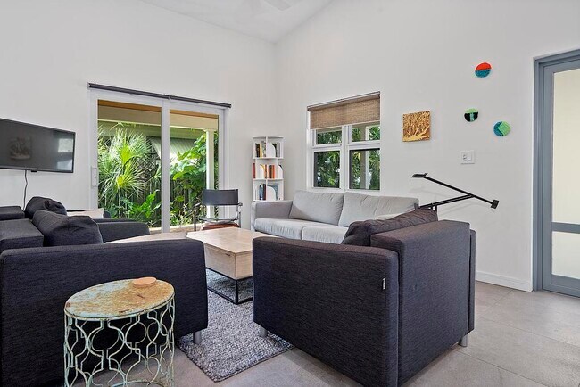 Foto del edificio - 112 S J St