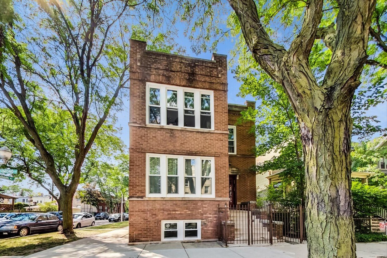 Primary Photo - 2940 W Cullom Ave
