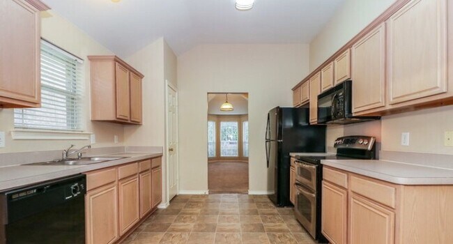 Foto del edificio - 633 Crystal Brook Dr