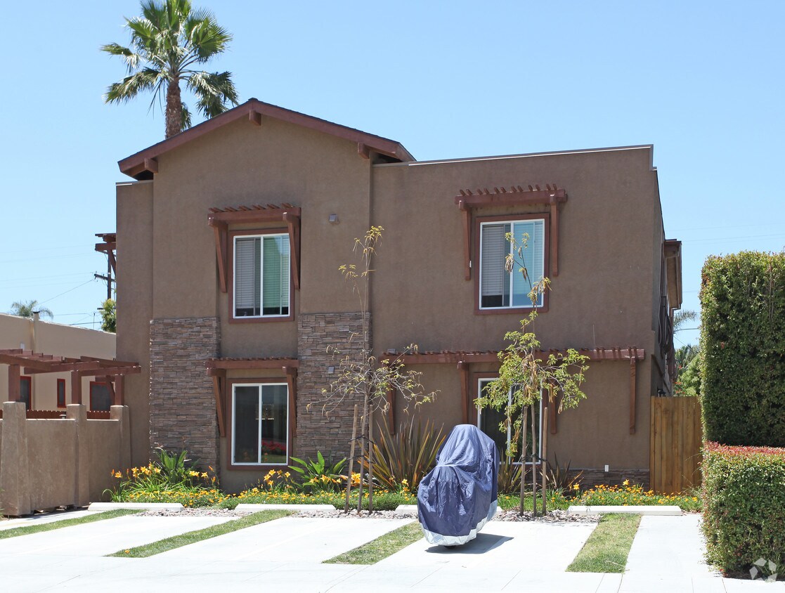 Building Photo - 4554 Marlborough Dr