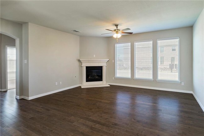 Building Photo - 2068 Miramar Dr