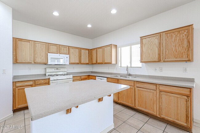 Foto del edificio - 17435 W Saguaro Ln
