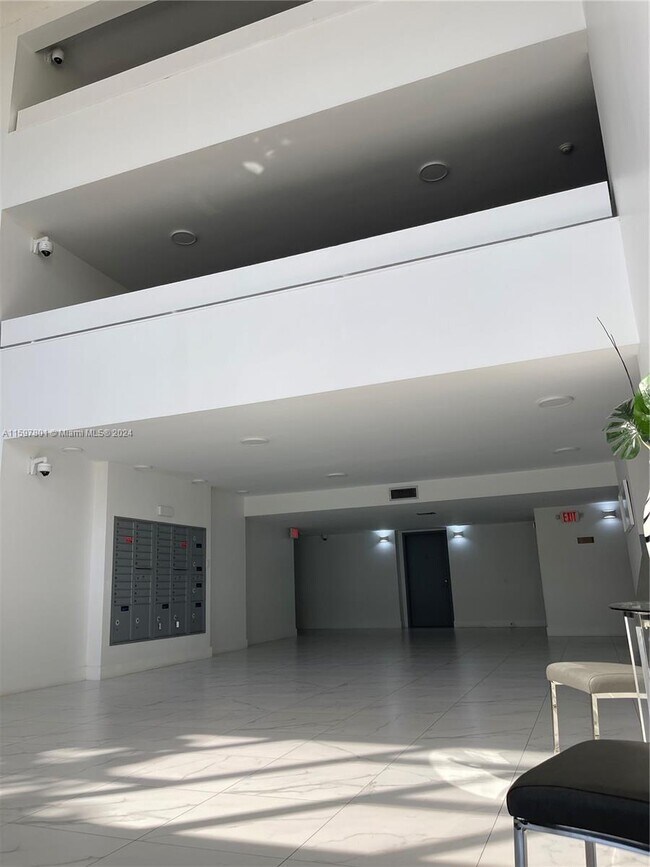 Foto del edificio - 16500 Golf Club Rd