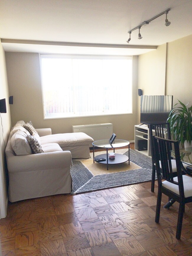 Sala de estar - 10401 Grosvenor Pl