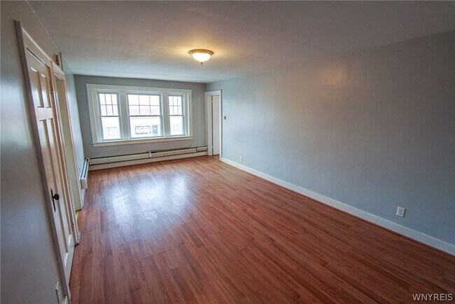 Foto del edificio - 1225 Hertel Ave