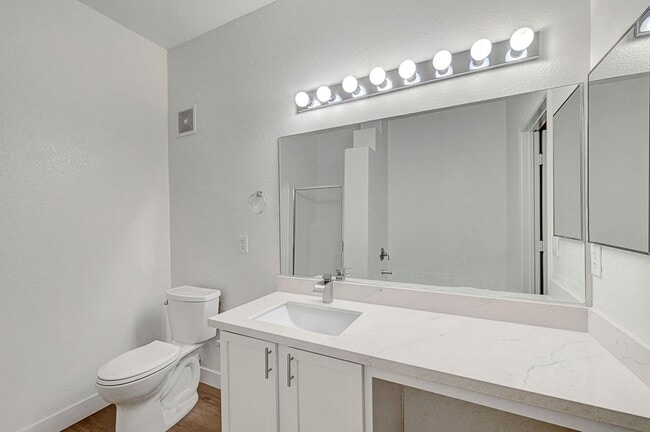 Building Photo - Spacious 3-Bed Condo with Updated Kitchen & Baths
