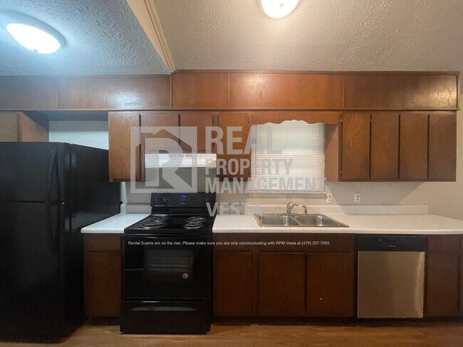 Building Photo - Solidly Built Three Bedroom House in West ...