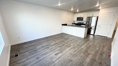 Building Photo - 1136 E Trident Dr