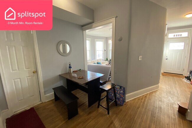 Building Photo - Private room in 5 bedroom Washington Apart...
