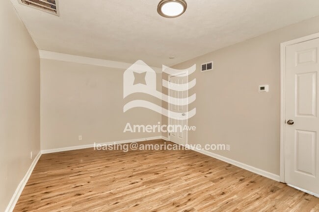 Building Photo - 226 Clay St