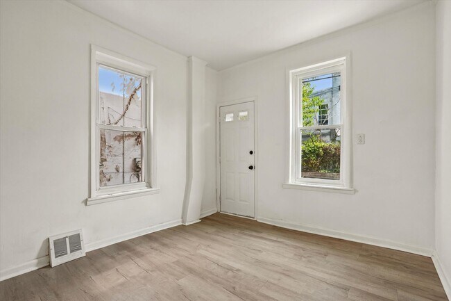 Building Photo - 227 N Simpson St