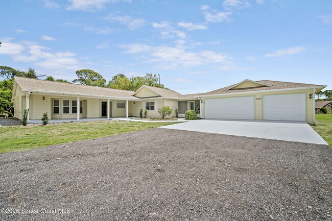 Building Photo - 5325 Country Ln
