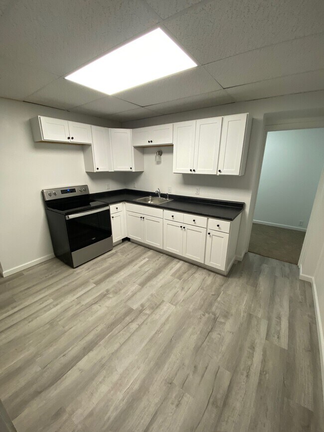 2418 Central Ave, Dubuque, IA 52001 Condo for Rent in Dubuque, IA