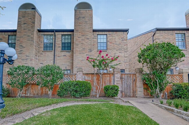 Foto del edificio - 9850 Pagewood Ln