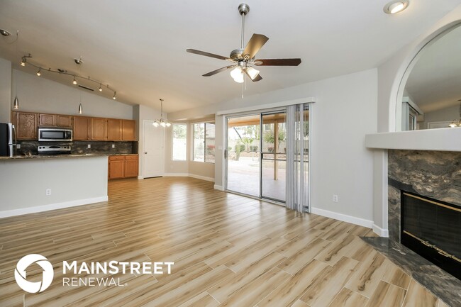 Foto del edificio - 1668 E Golden Ln