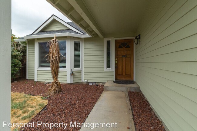 Building Photo - 3 br, 2.5 bath House - 708 NE 159th Ct