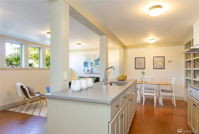 Cocina - 911 W Howe St