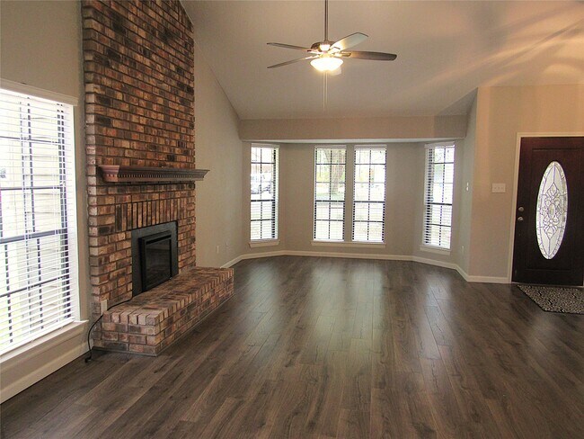 Foto del edificio - 3311 Golden Willow Dr