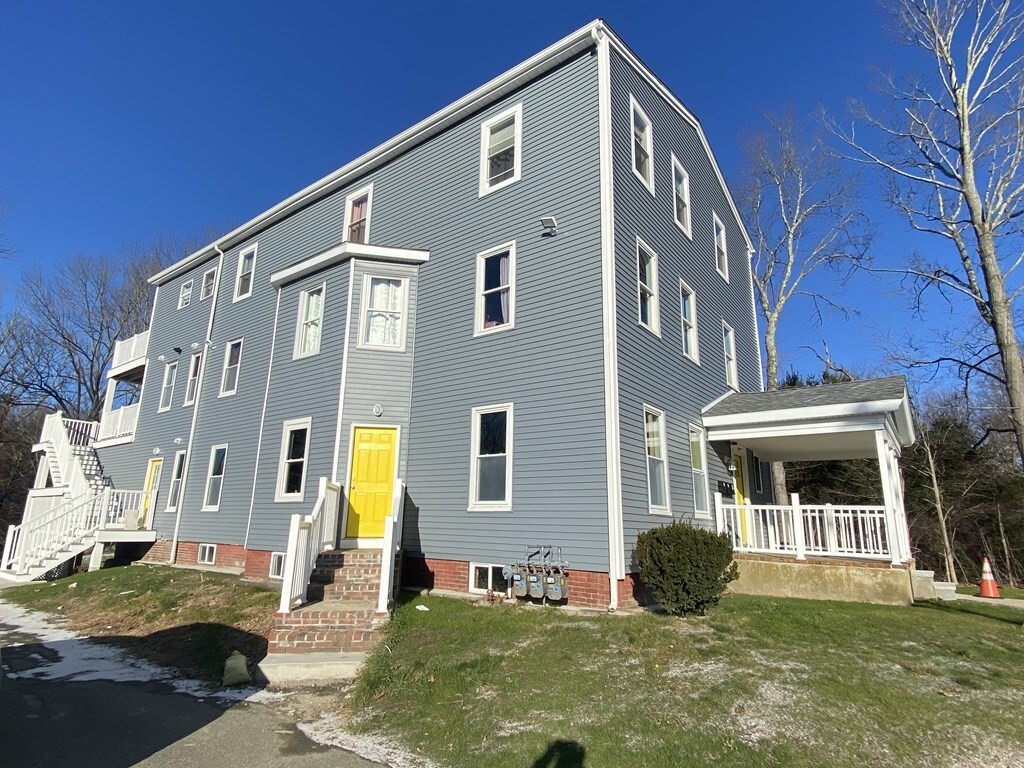 519 Pearl St Unit 1, Brockton, MA 02301 Room for Rent in Brockton, MA