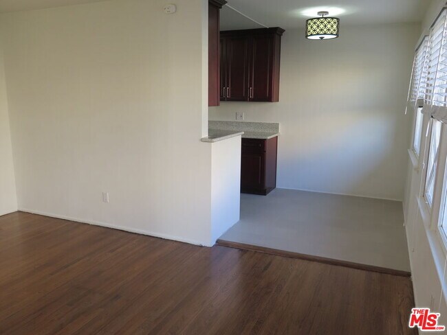 Foto del edificio - 833 N Kingsley Dr