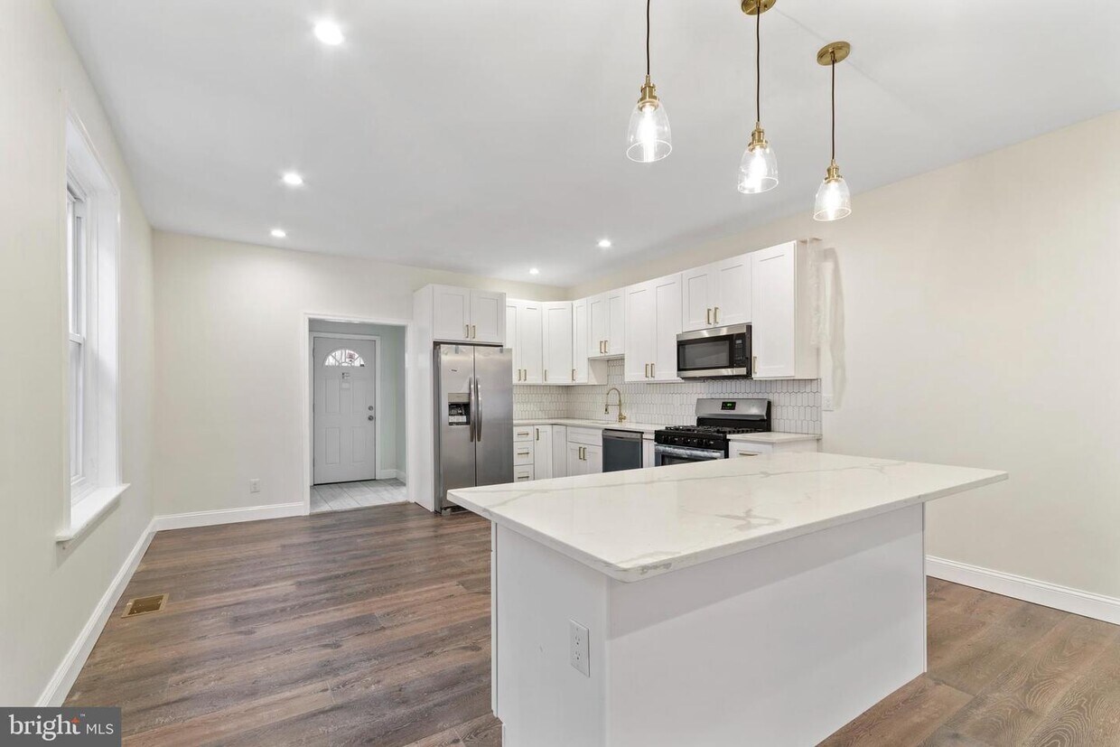 Primary Photo - 215 N 53rd St