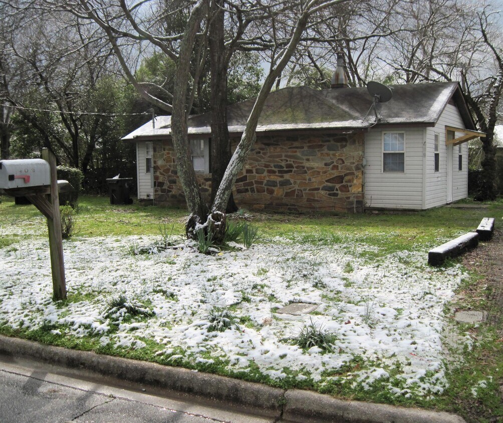 Primary Photo - 409 King St