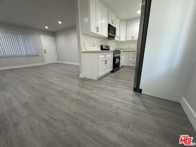 Building Photo - 1118 S Holt Ave