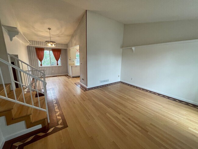 Building Photo - Completely Refinished Single Family Split ...